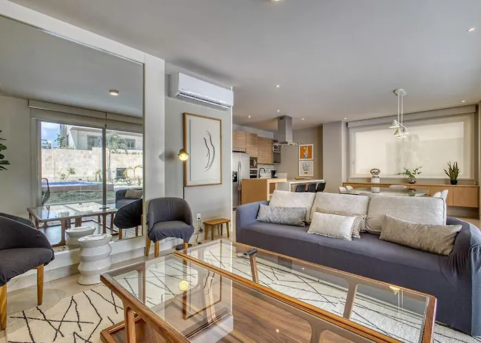 Ferienhaus Peaceful With Pool, High-speed Wifi & Relaxing Outdoor Space